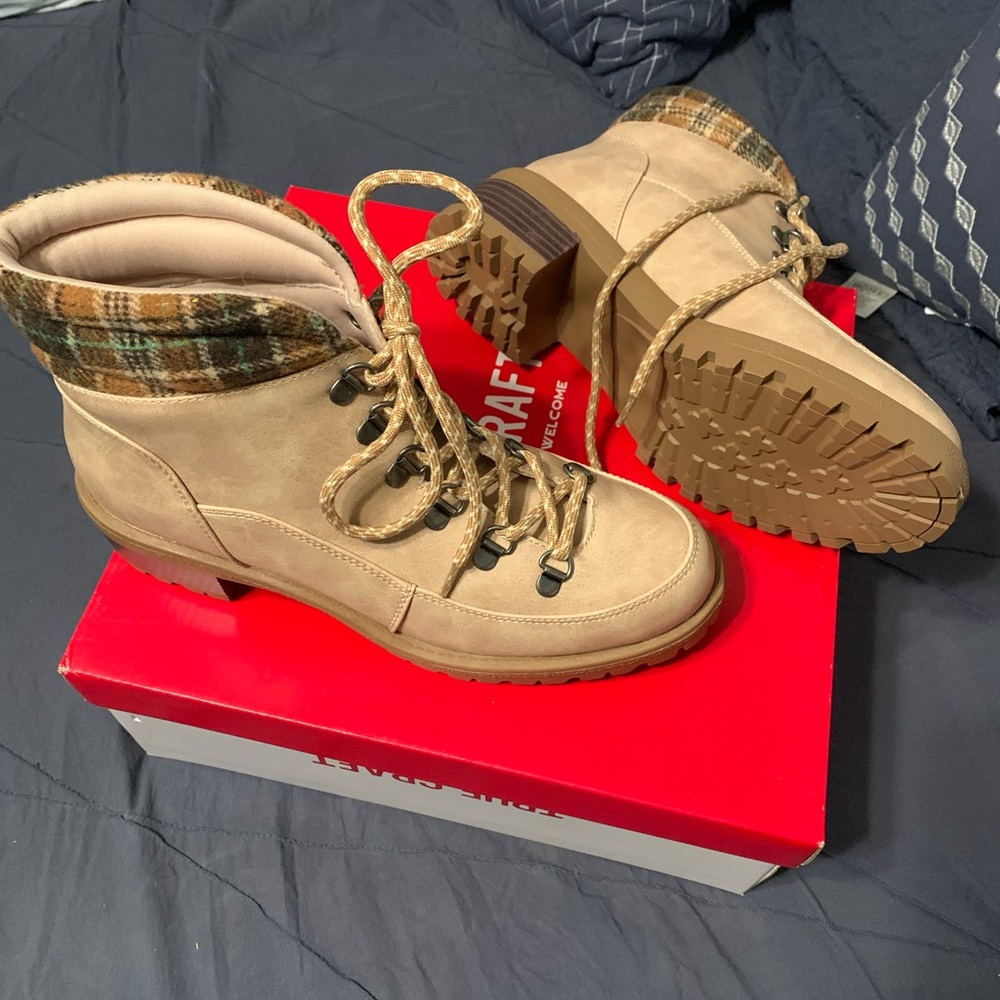 True Craft Women’s suede tan boots size 9m.